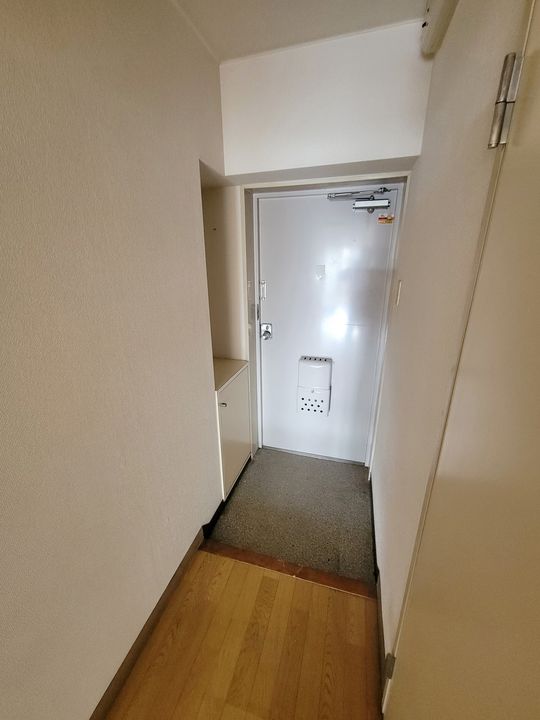 メゾンレッセフェールの玄関
