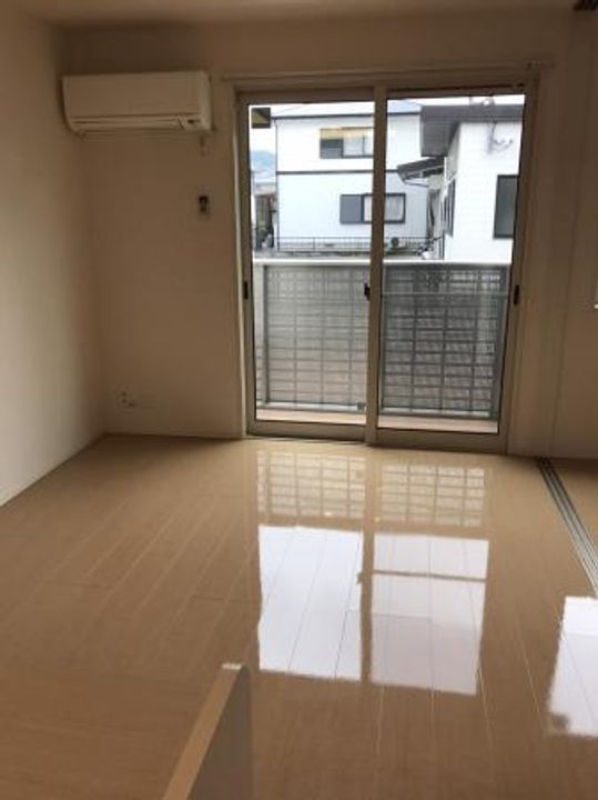サンメゾン下郡IIの居間