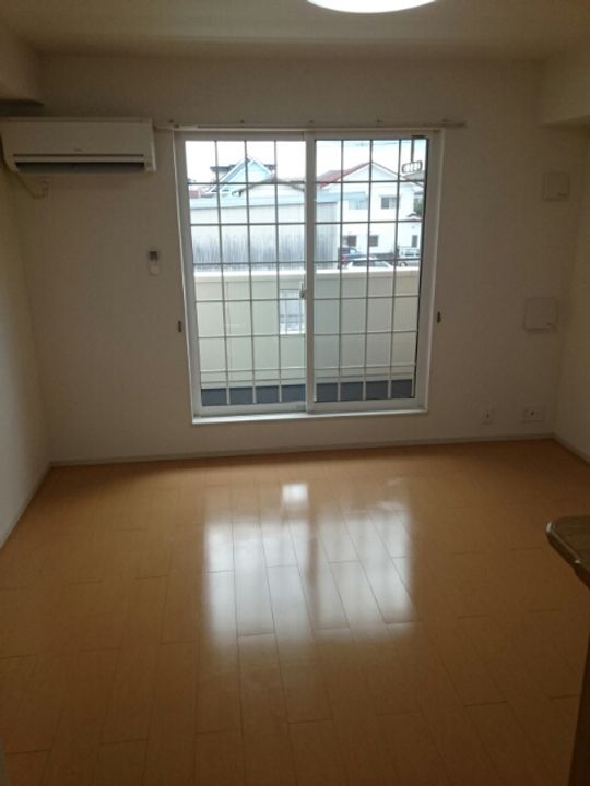 メゾンド・ラフレシール  202号室の居間