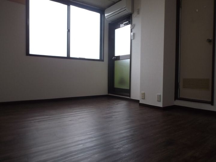 フロムファーストの内装