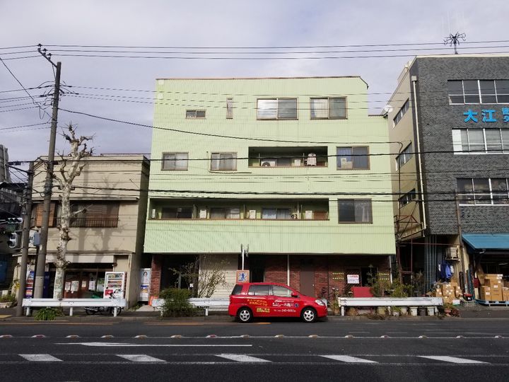 フロムファーストの外観