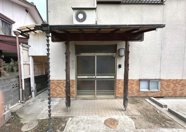 山梨県甲府市飯田5(一戸建)の賃貸物件の玄関