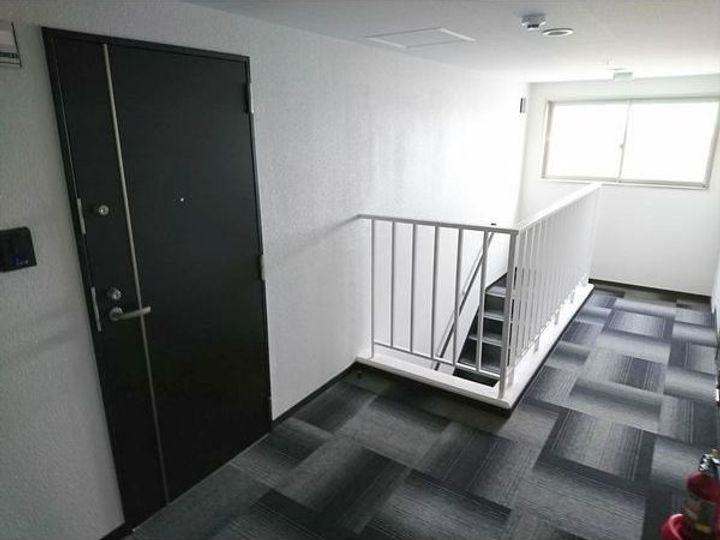 北海道札幌市白石区本郷通8丁目北(マンション)の賃貸物件の玄関