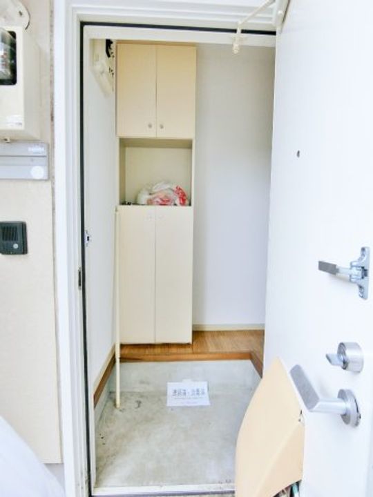 千葉県東金市南上宿(アパート)の賃貸物件の玄関