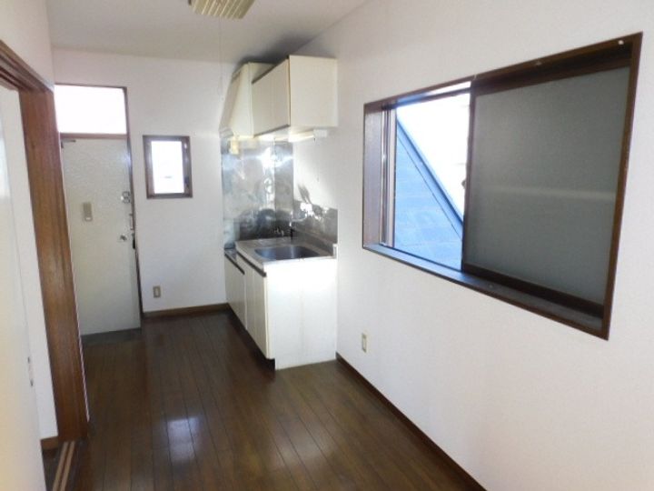 メゾン長坂の玄関