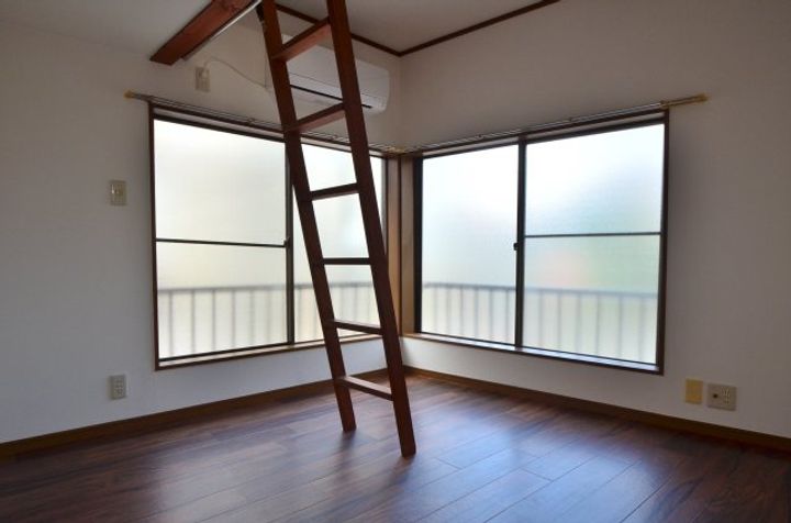 シャトル熊野町Iの居間