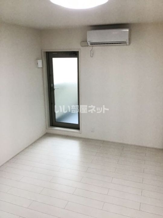 大阪府堺市西区鳳中町4(アパート)の賃貸物件の居間