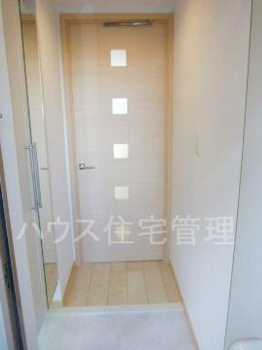 大阪府高槻市宮田町1(マンション)の賃貸物件の玄関