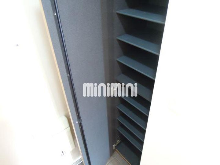 シャンボール石川の玄関