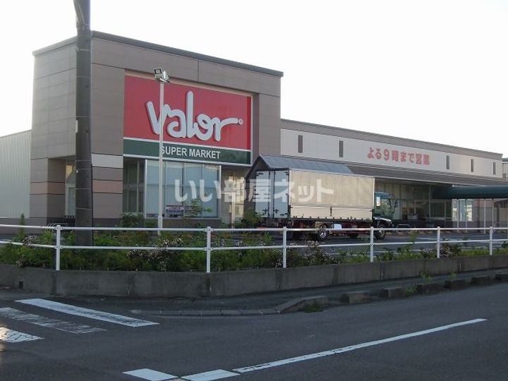 アイユーの周辺