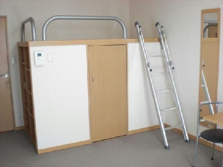 レオパレスアイあいビレッジの居間