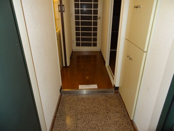 大阪府豊中市西泉丘2(マンション)の賃貸物件の玄関