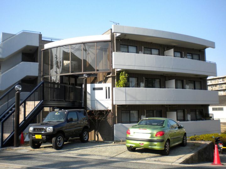 大阪府豊中市西泉丘2(マンション)の賃貸物件の外観