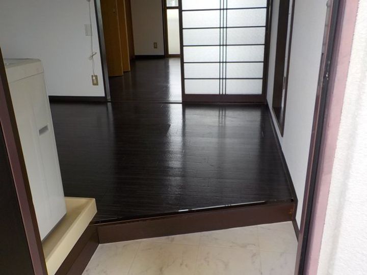 第一柏原マンションの玄関