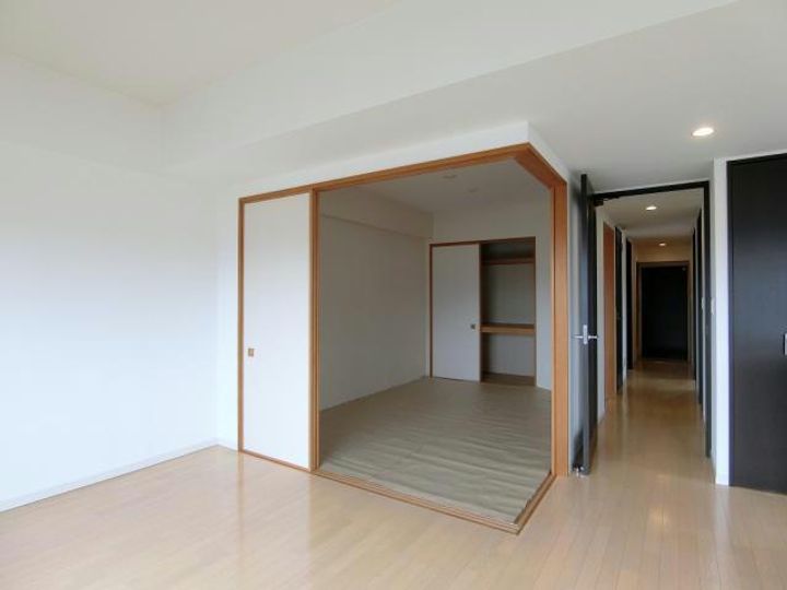 サンデュエル新横町の居間