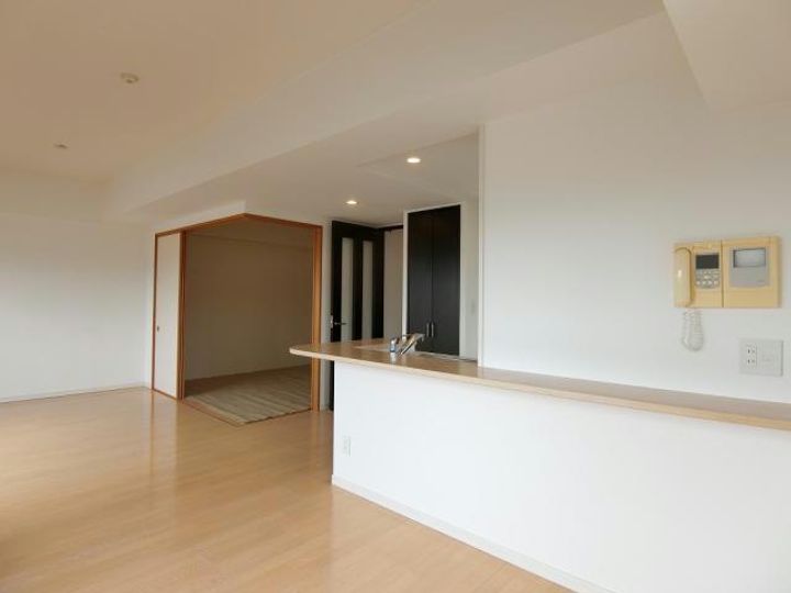 サンデュエル新横町の居間