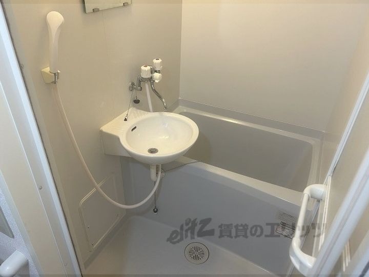 レオパレスK&K1の風呂