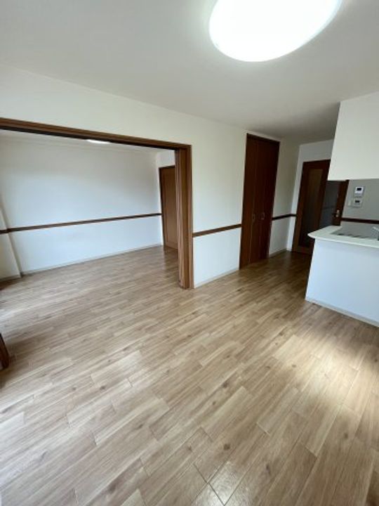 フォブール栗林南Bの居間