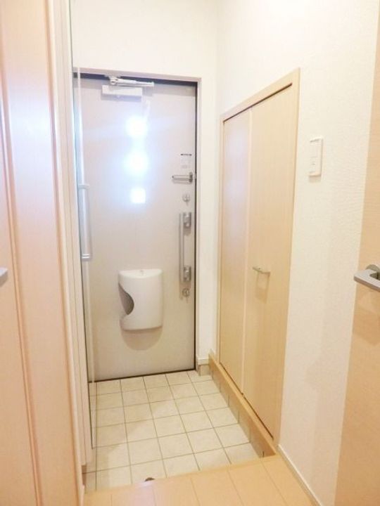 サンヴェール茂原Dの玄関