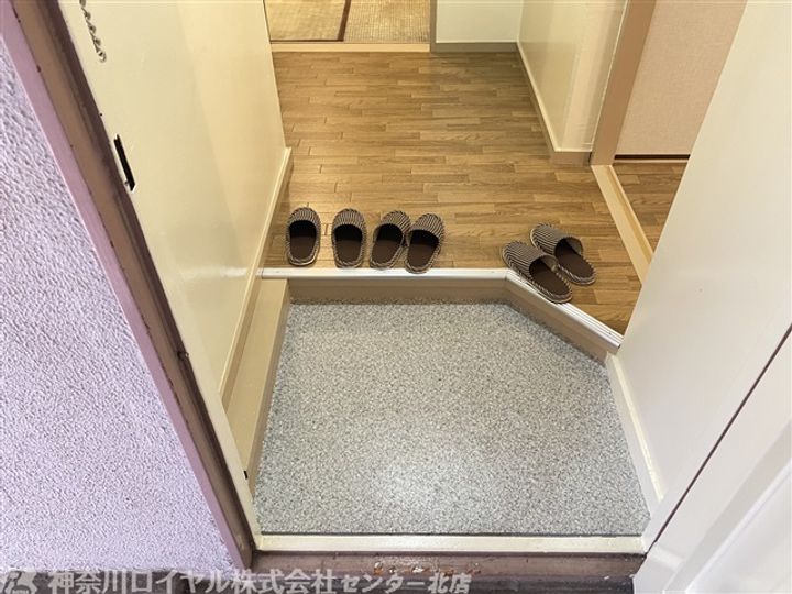 下九沢9号棟の玄関