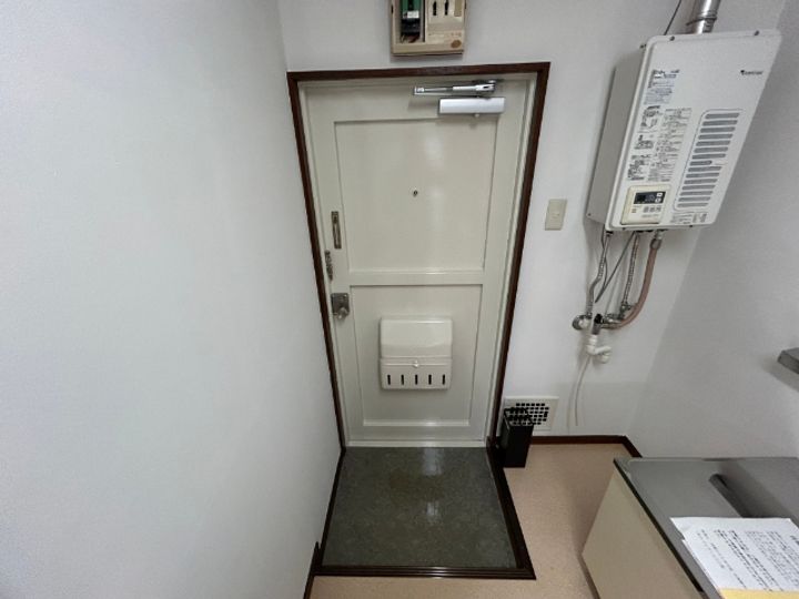 双葉ビルの玄関