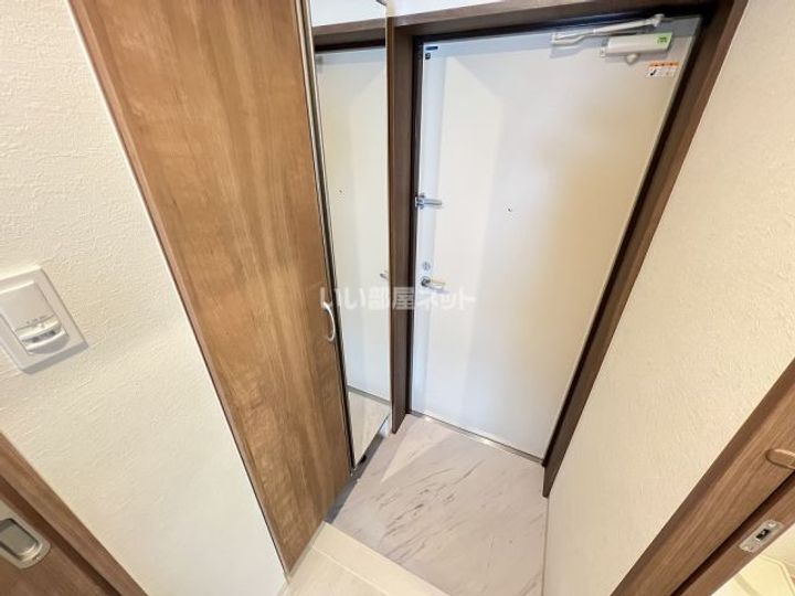 広島県呉市海岸2(マンション)の賃貸物件の玄関