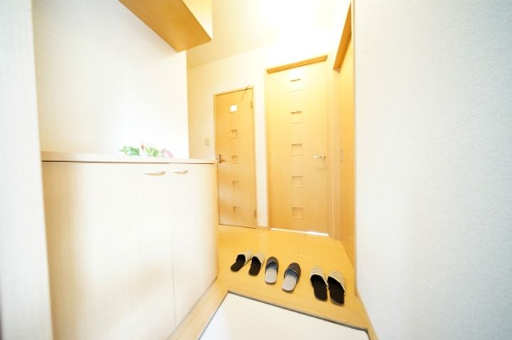 山口県下関市形山みどり町(アパート)の賃貸物件の玄関