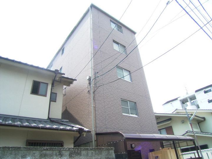 クリスタルハイツの外観