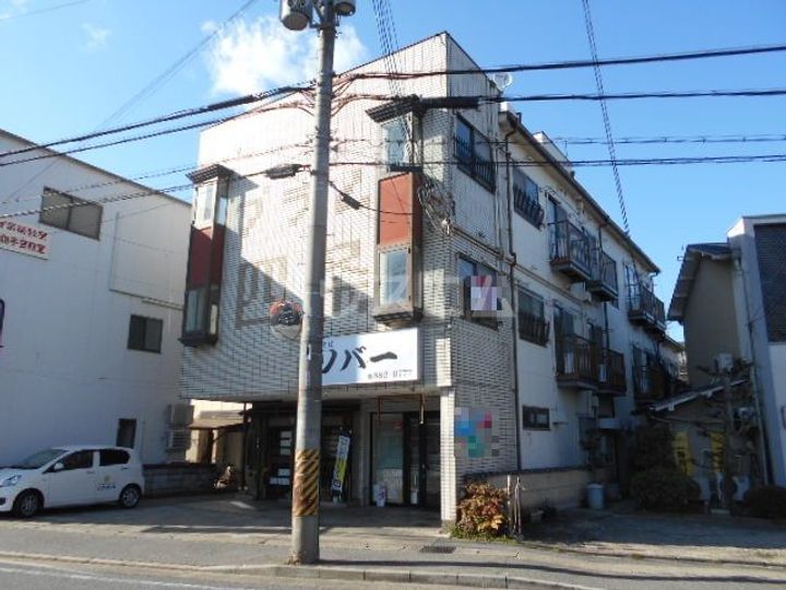 プラム四条の外観