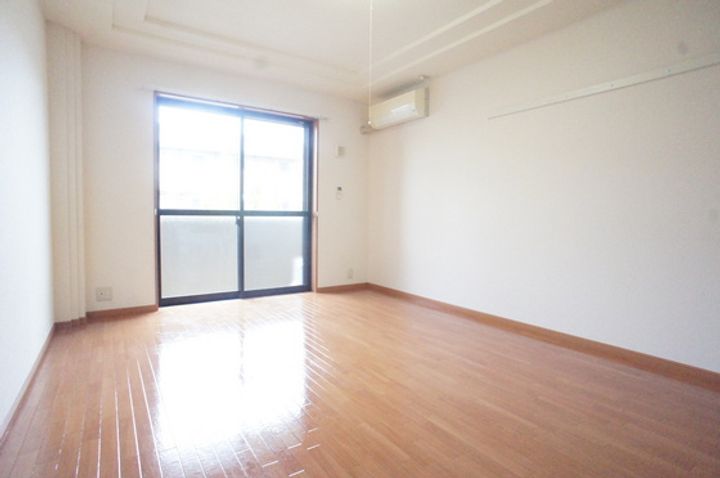 リヴァージュ B棟の居間