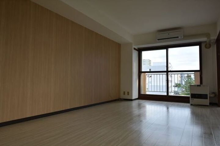 エルカミノ平岸の居間