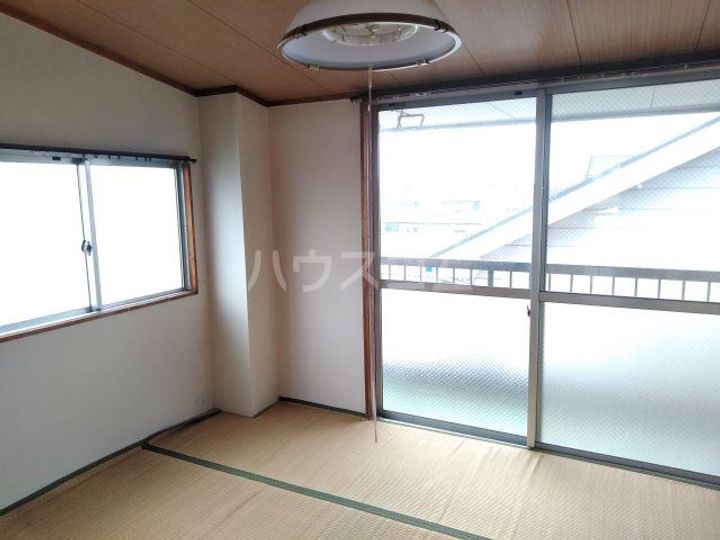 富佳ハイツの居間