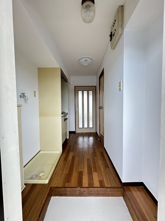 東京都多摩市和田(マンション)の賃貸物件の玄関