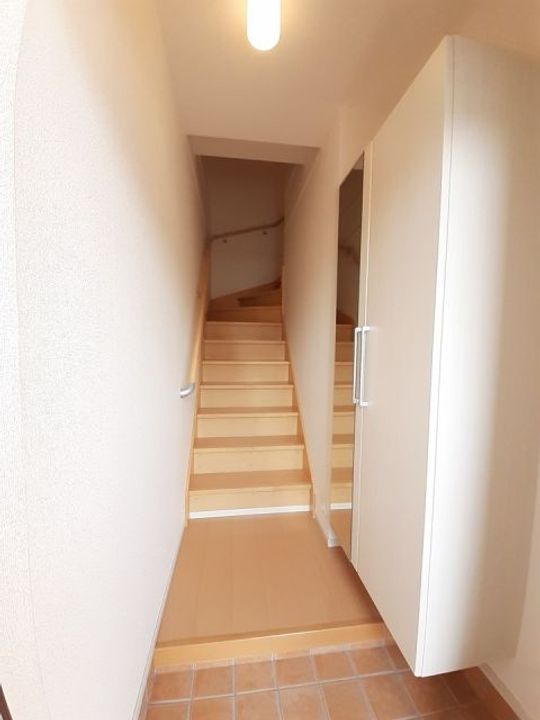 広島県庄原市東城町川東(アパート)の賃貸物件の玄関