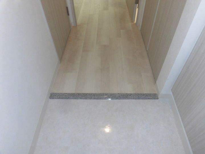 ヴァンベール御苑前の玄関