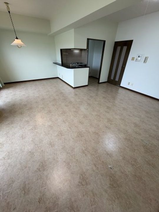 サンシャイン岡本の居間