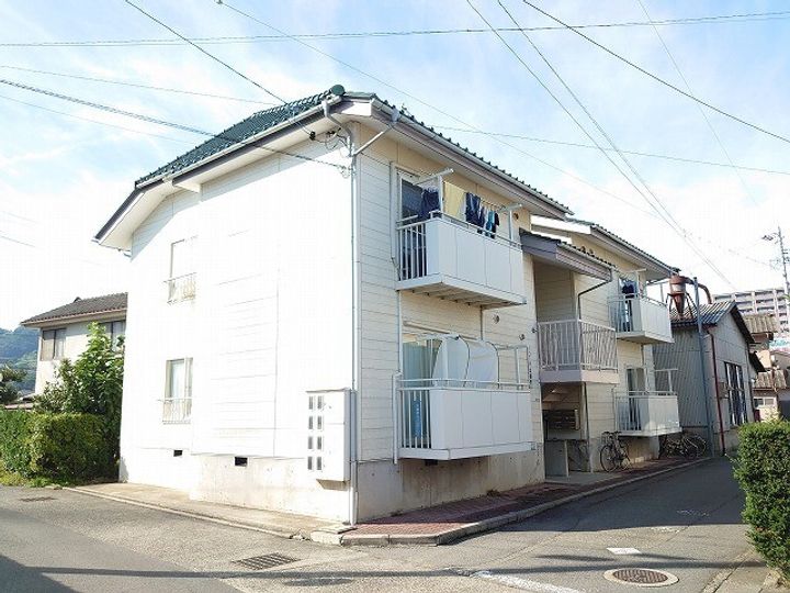 コーポ中御所の外観