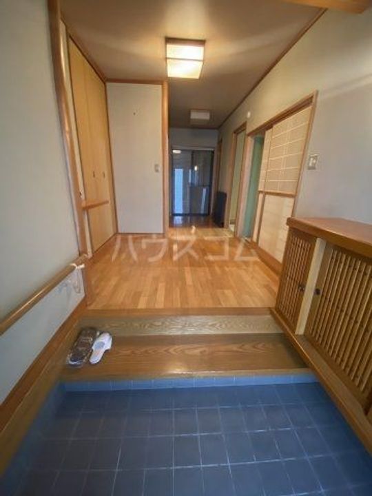 埼玉県草加市吉町5(一戸建)の賃貸物件の玄関