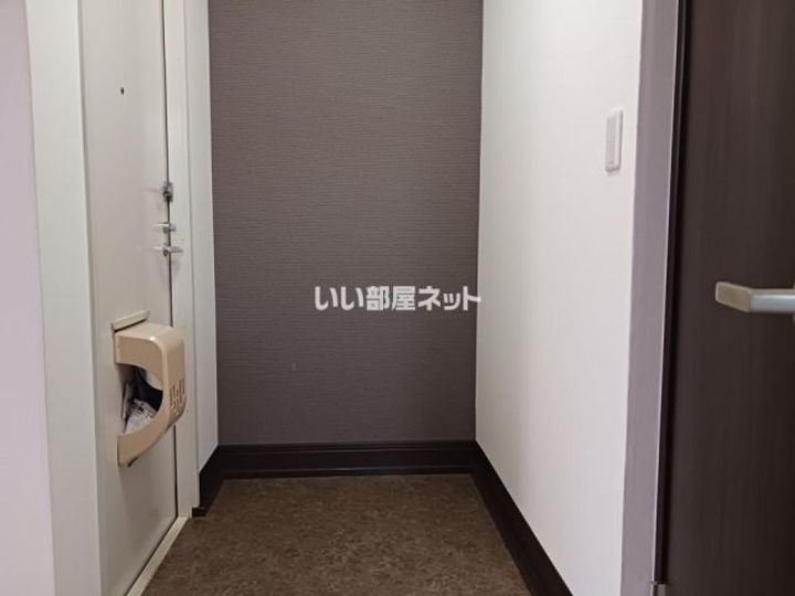 リュシオル石山の玄関