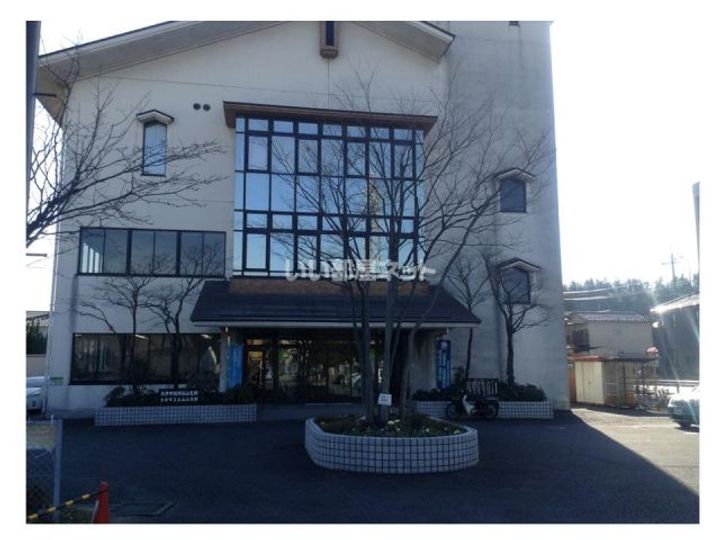 リュシオル石山の周辺