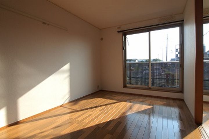 エスカレント赤間の居間