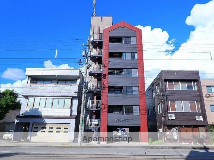富山県富山市小泉町(マンション)の賃貸物件の外観