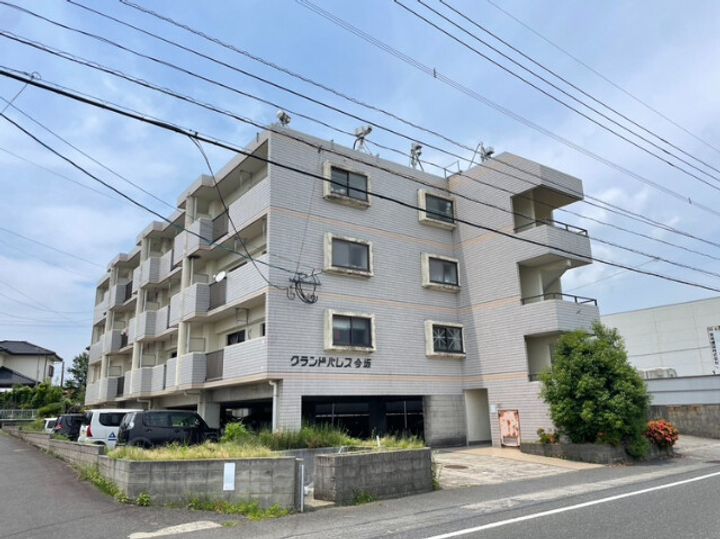 グランドパレス今坂の外観