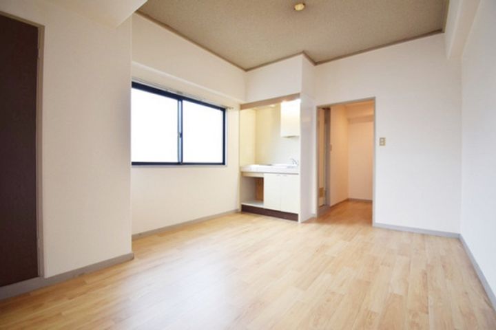 北原ビルの居間