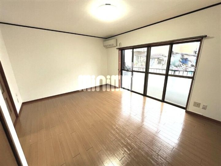 パインコーポ壱番館の居間