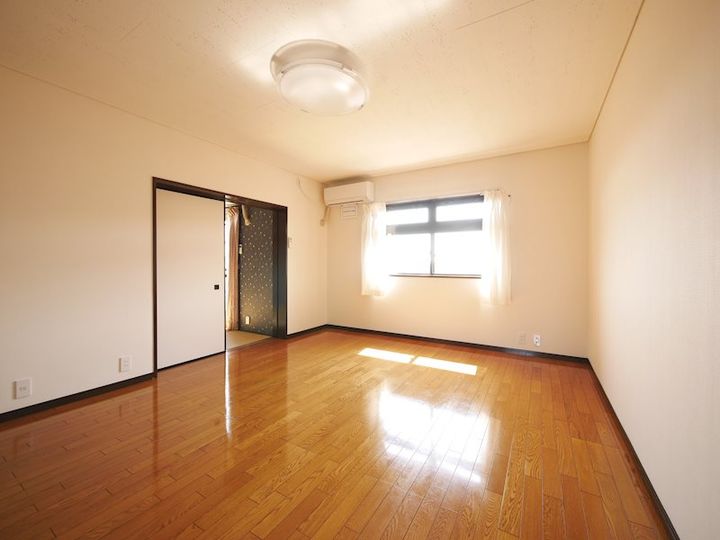 ロイヤルマンションの居間