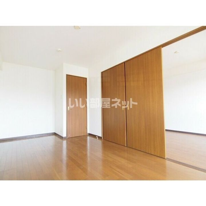 栃木県宇都宮市岩曽町(マンション)の賃貸物件の居間