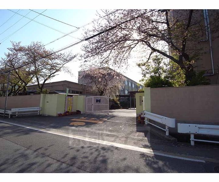 京都府京都市南区久世殿城町(一戸建)の賃貸物件の周辺