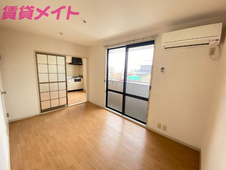 アムール・ラフィーネ B棟の居間