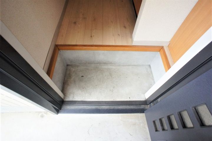 ジュネス下北沢の玄関